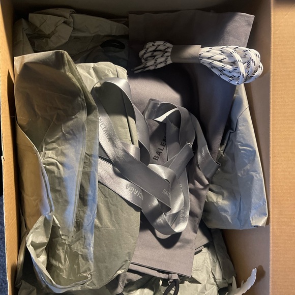 Balenciaga Triple S - Picture 14 of 15